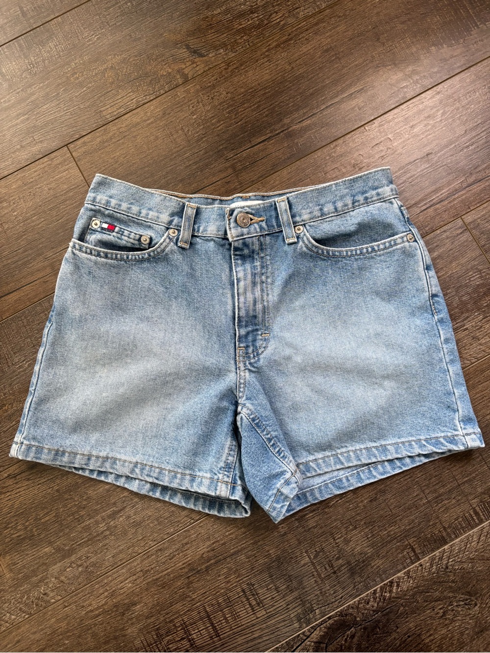 VTG Y2K Tommy Hilfiger Lightwash Blue Denim Women's Jean Shorts Size 2 4” Inseam